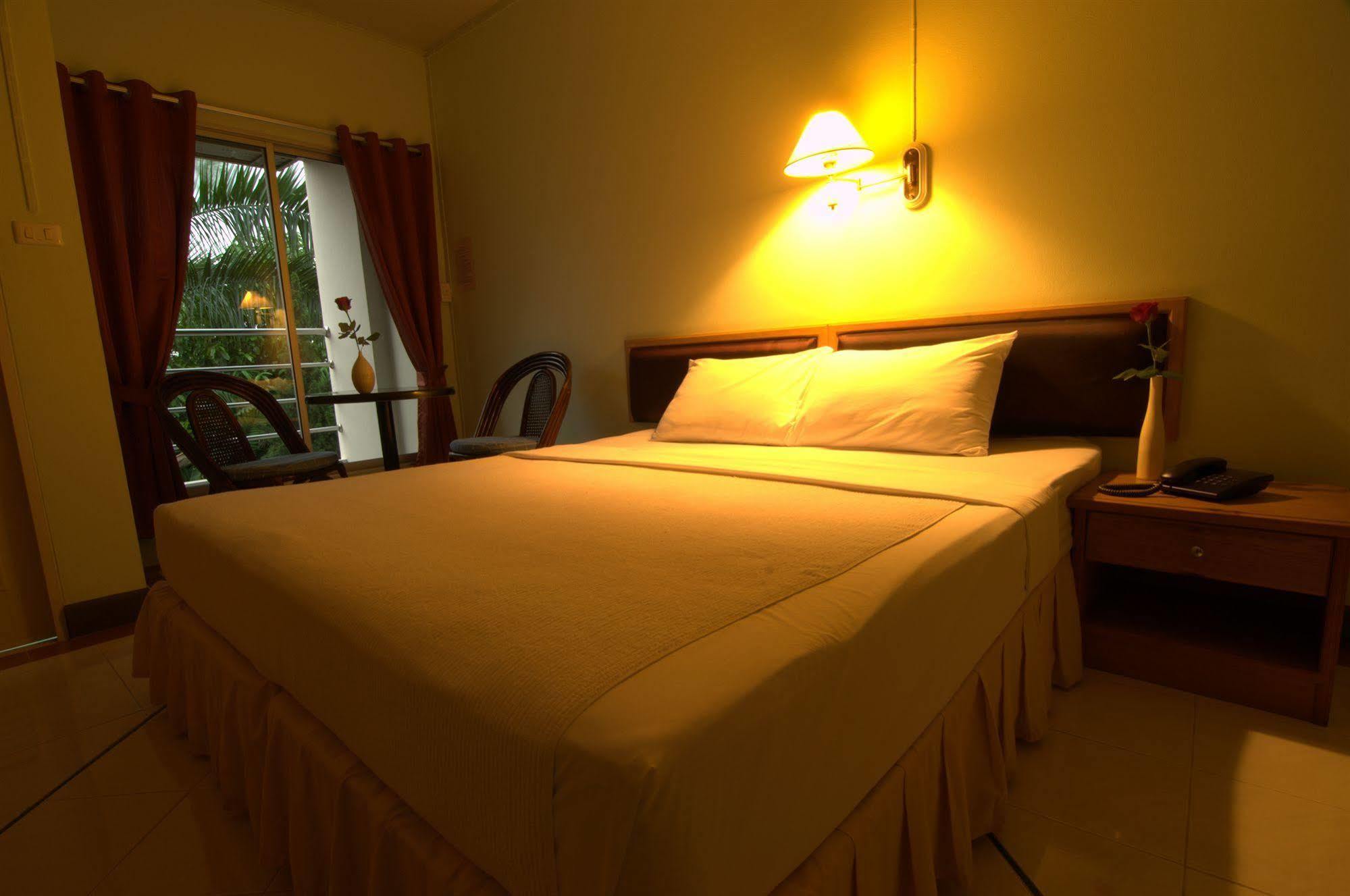 Boonthavon Apart otel Chiang Mai Dış mekan fotoğraf
